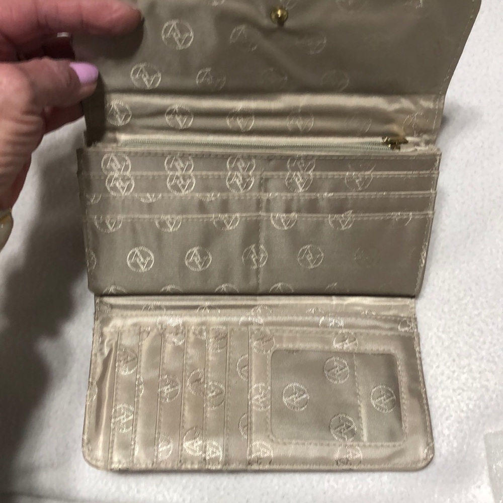FREE W/30. PURCHASE ADRIENNE VITTADINI WALLET - Picture 7 of 8